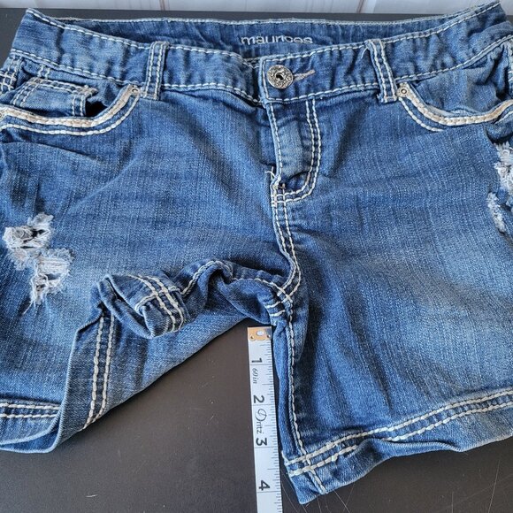 Maurices Women’s Jean Shorts, Women’s Shorts, Sz 7/8, Dark Distressed Denim, EUC - Picture 6 of 6